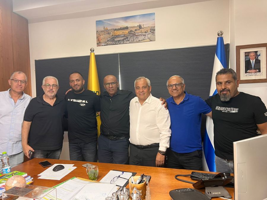 لقاء عمل بين رئيس مجلس واحة الصحراء ورئيس بلدية ديمونا